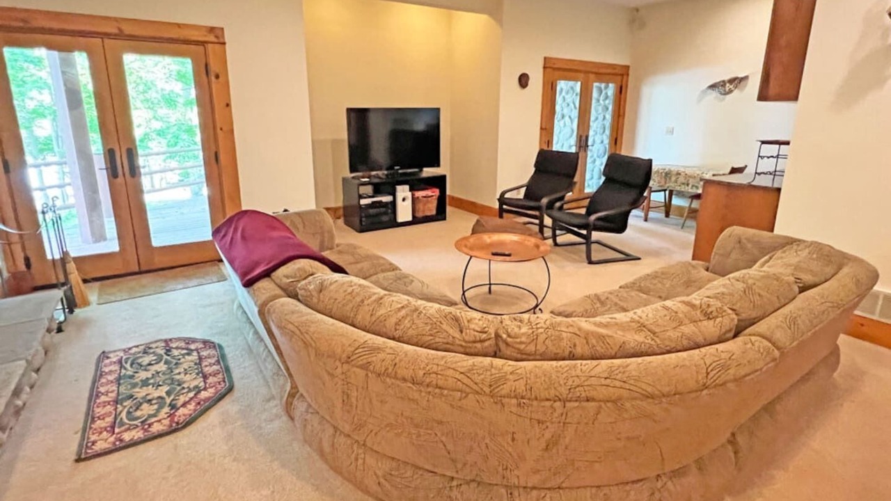 Photo of Livingroom in Kelleys Island