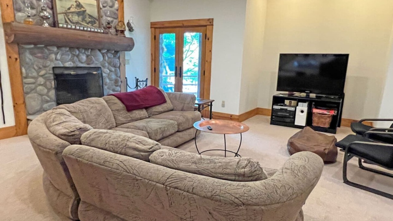 Photo of Livingroom in Kelleys Island