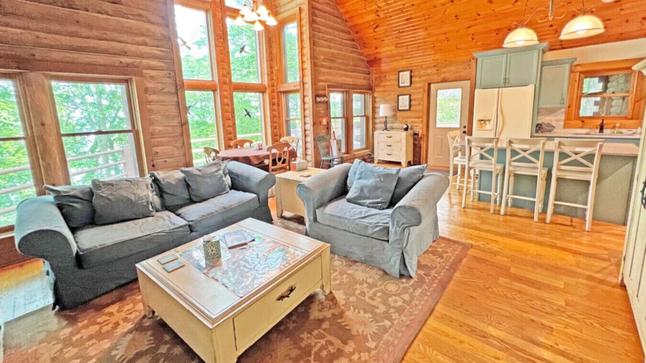 Photo of Livingroom in Kelleys Island