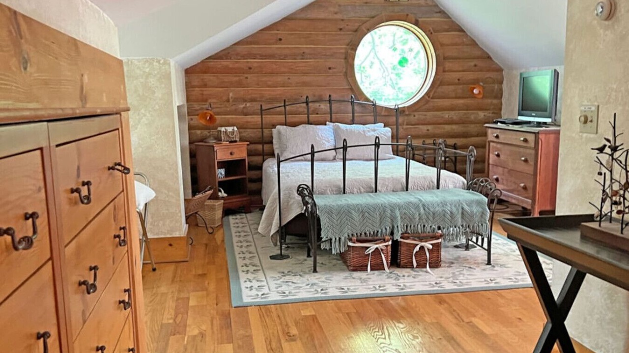 Photo of Bedroom in Kelleys Island