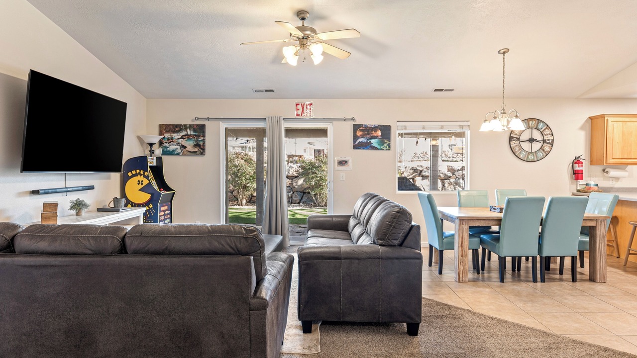 Photo of Livingroom in Hurricane