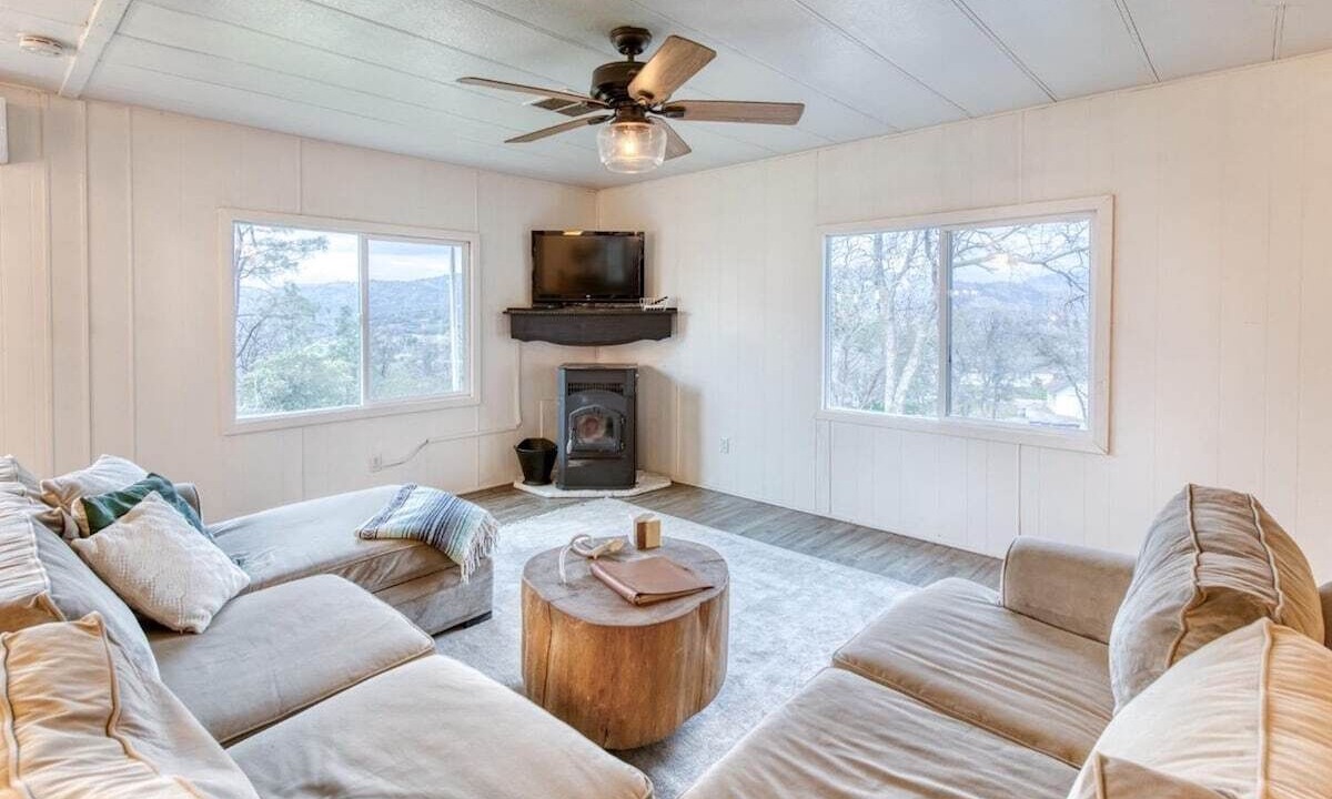 Photo of Livingroom in Coarsegold