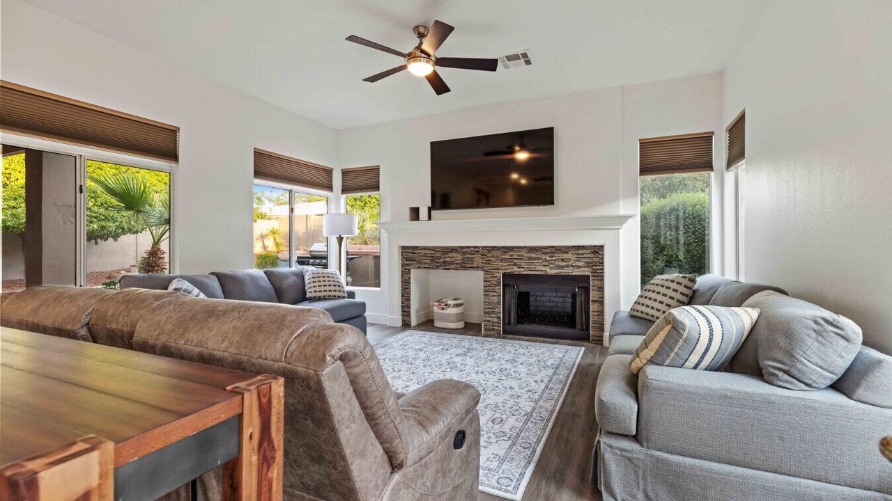 Photo of Livingroom in East Mesa