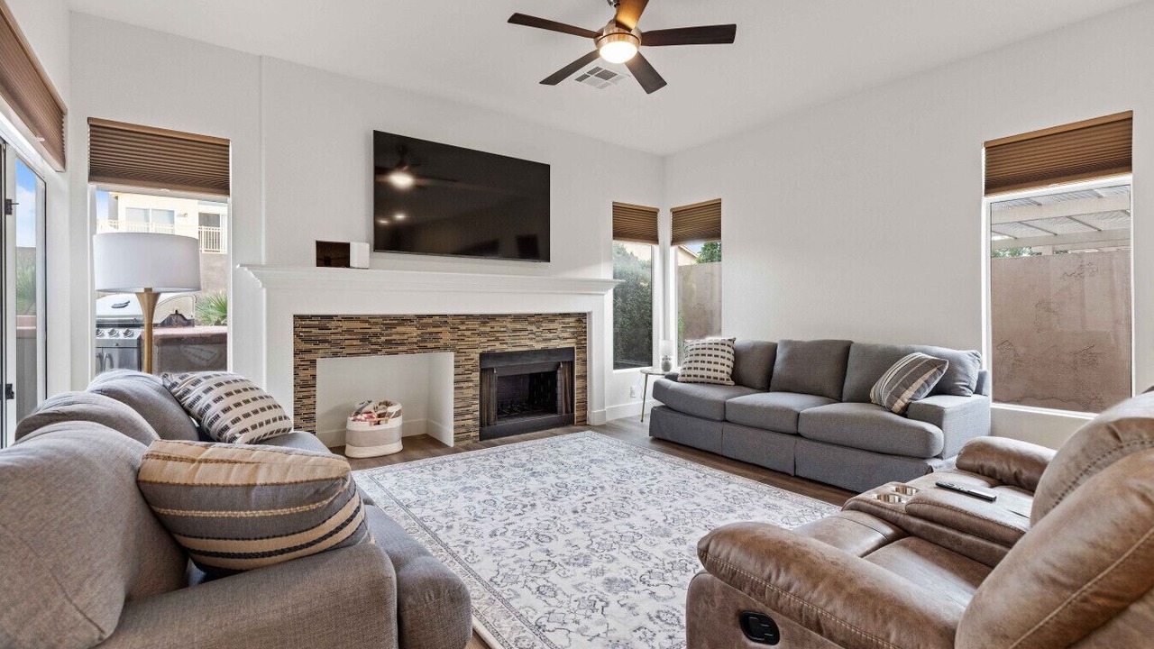 Photo of Livingroom in East Mesa