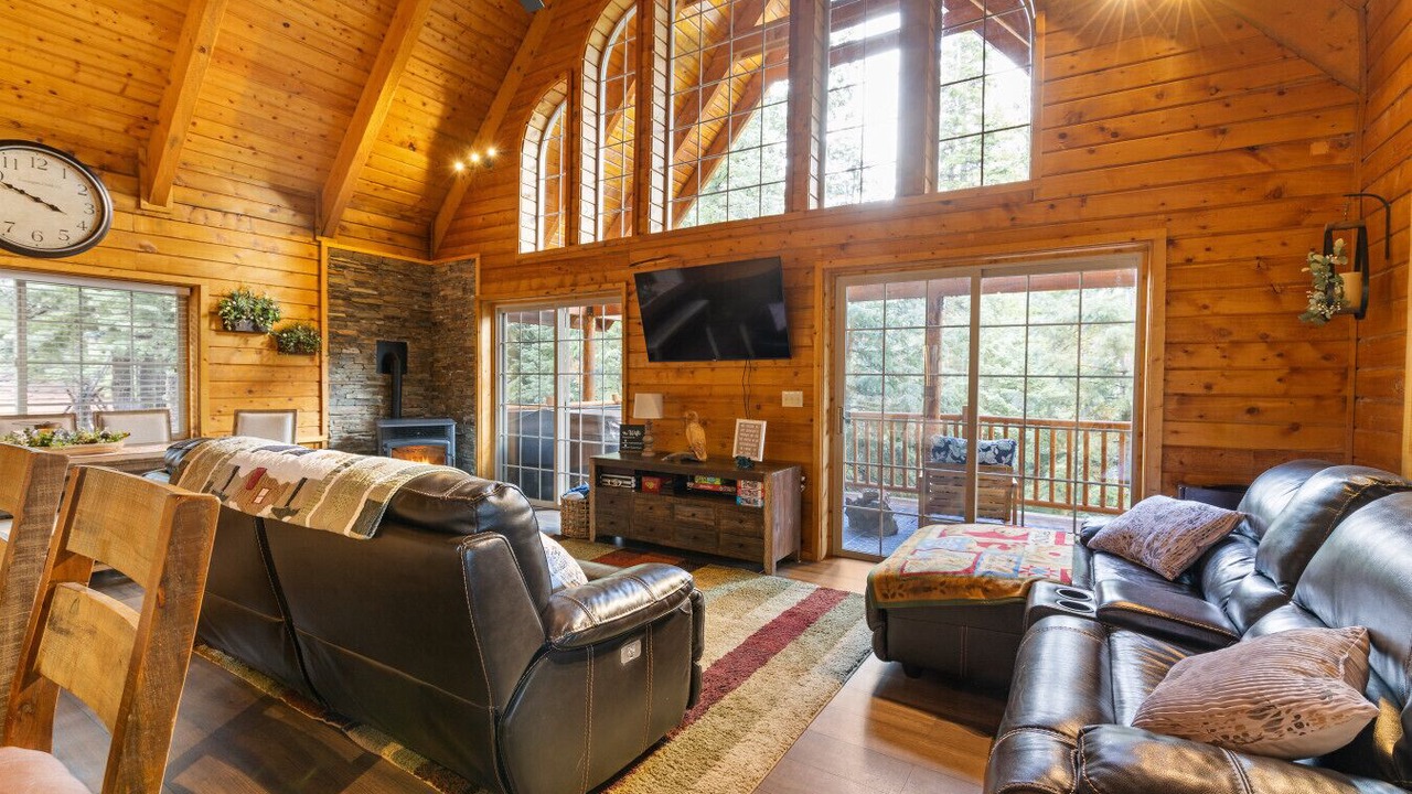 Photo of Livingroom in Meadow View Heights
