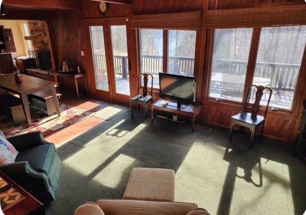 Photo of Livingroom in Hillsboro