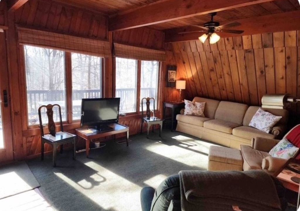Photo of Livingroom in Hillsboro