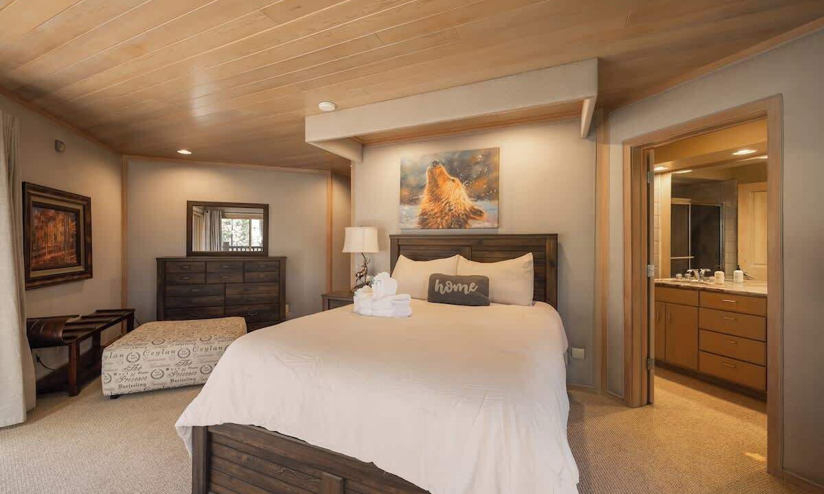 Photo of Bedroom in Evergreen Estates