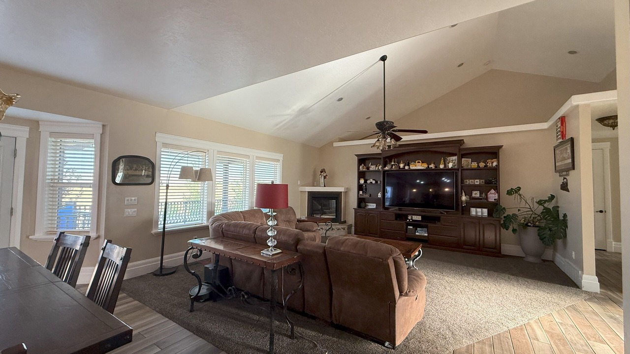Photo of Livingroom in Nephi