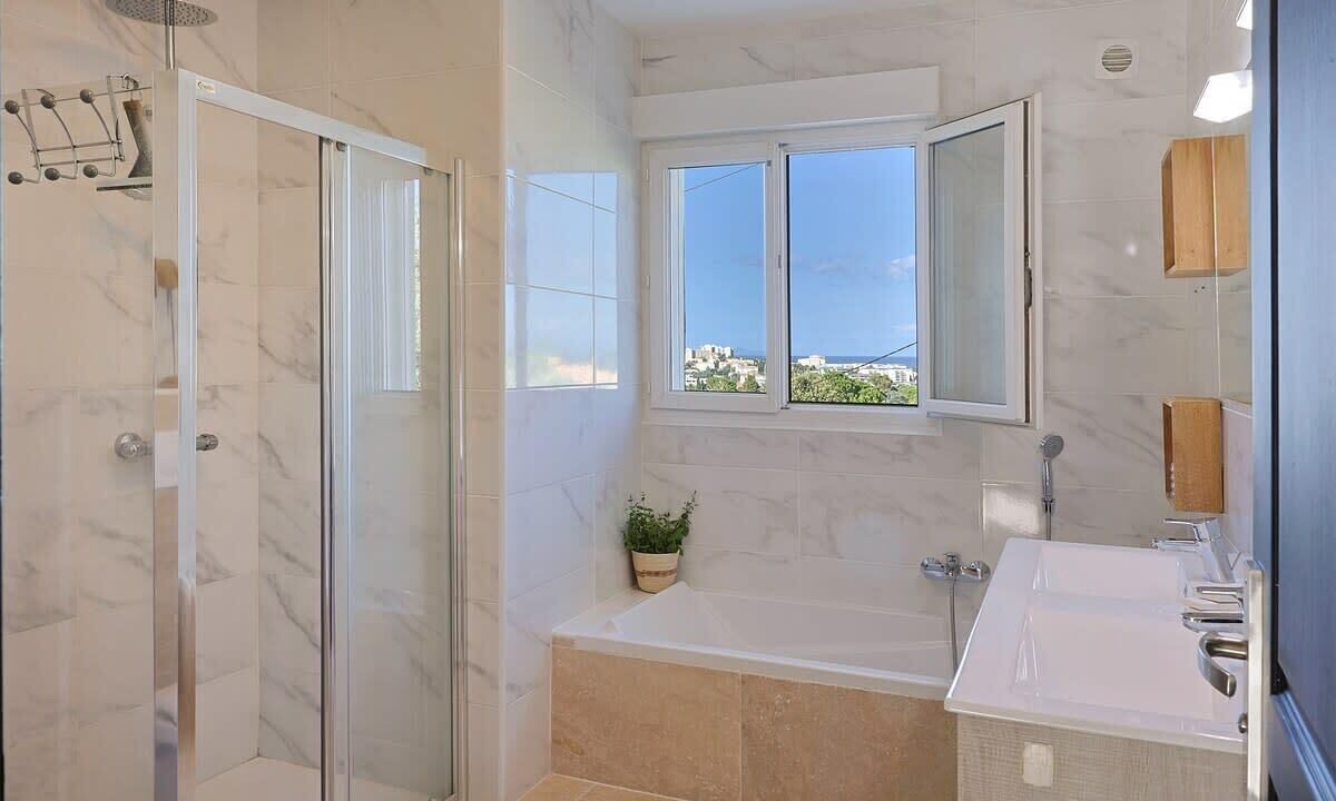 Photo of Bathroom in Furiani