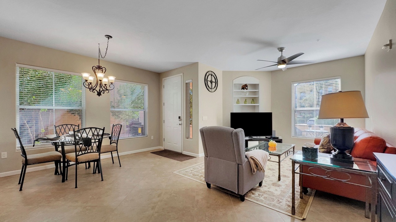 Photo of Livingroom in Surprise