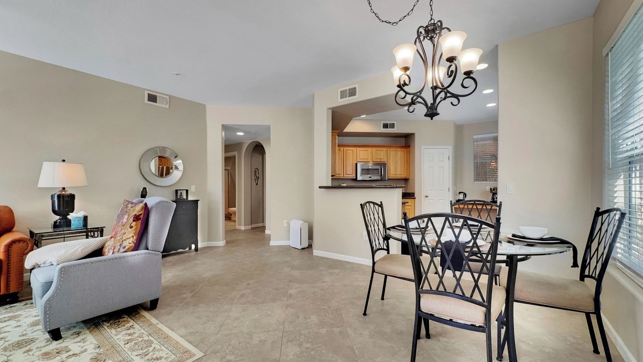 Photo of Livingroom in Surprise