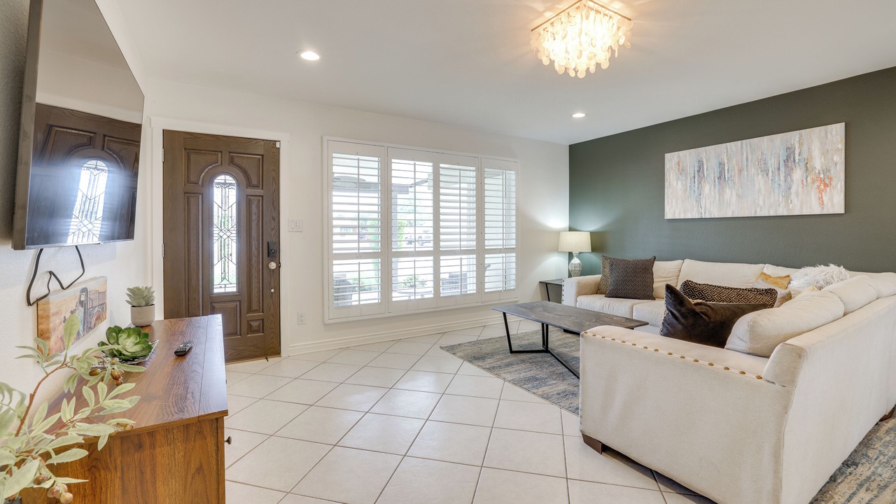 Photo of Livingroom in Cox Heights
