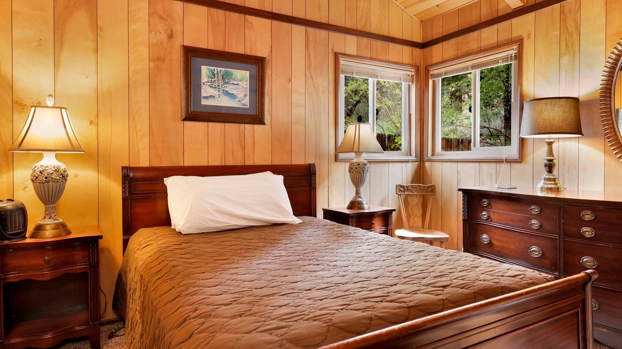 Photo of Bedroom in Fawnskin