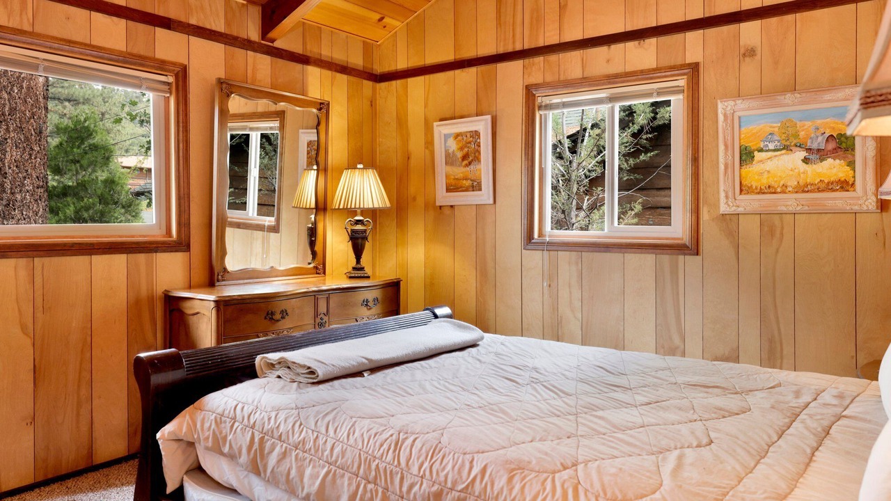 Photo of Bedroom in Fawnskin