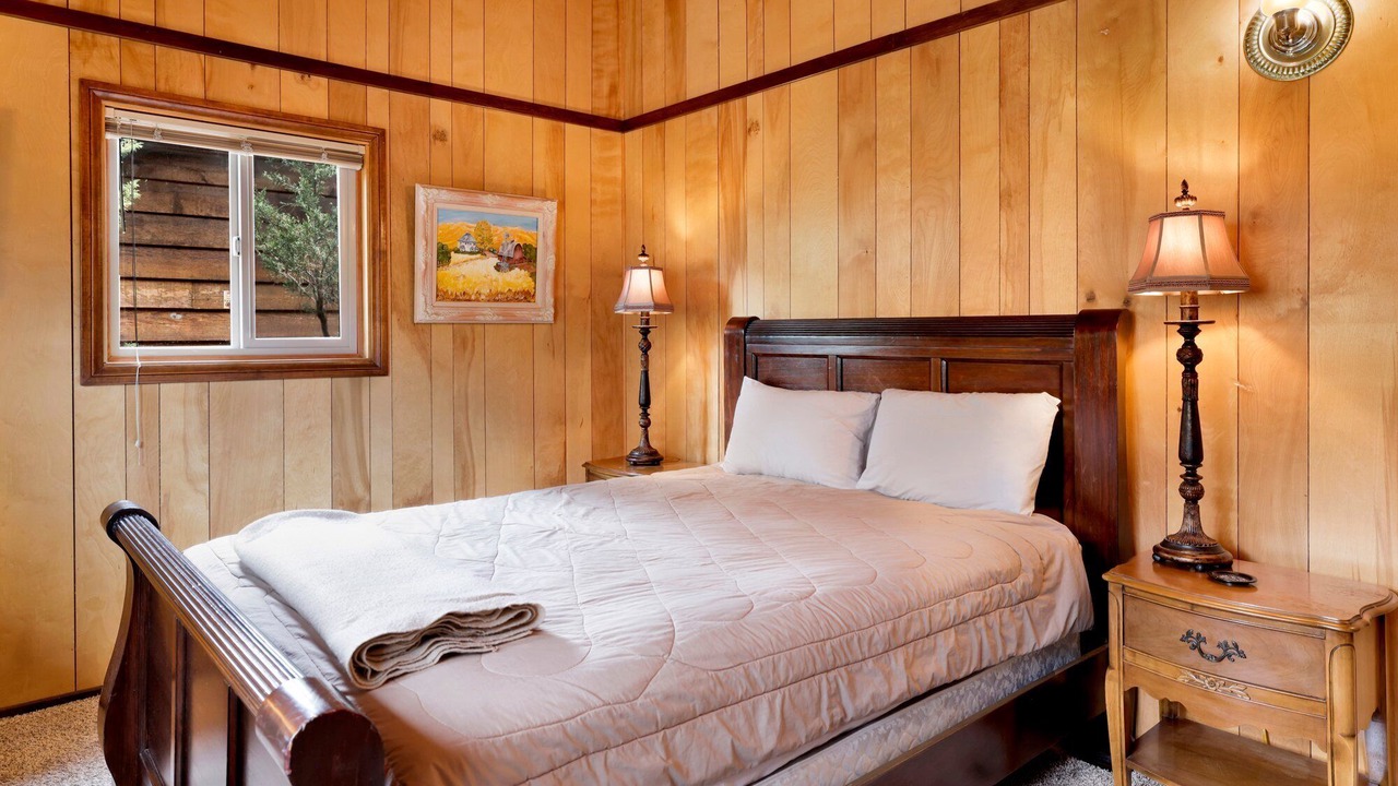 Photo of Bedroom in Fawnskin