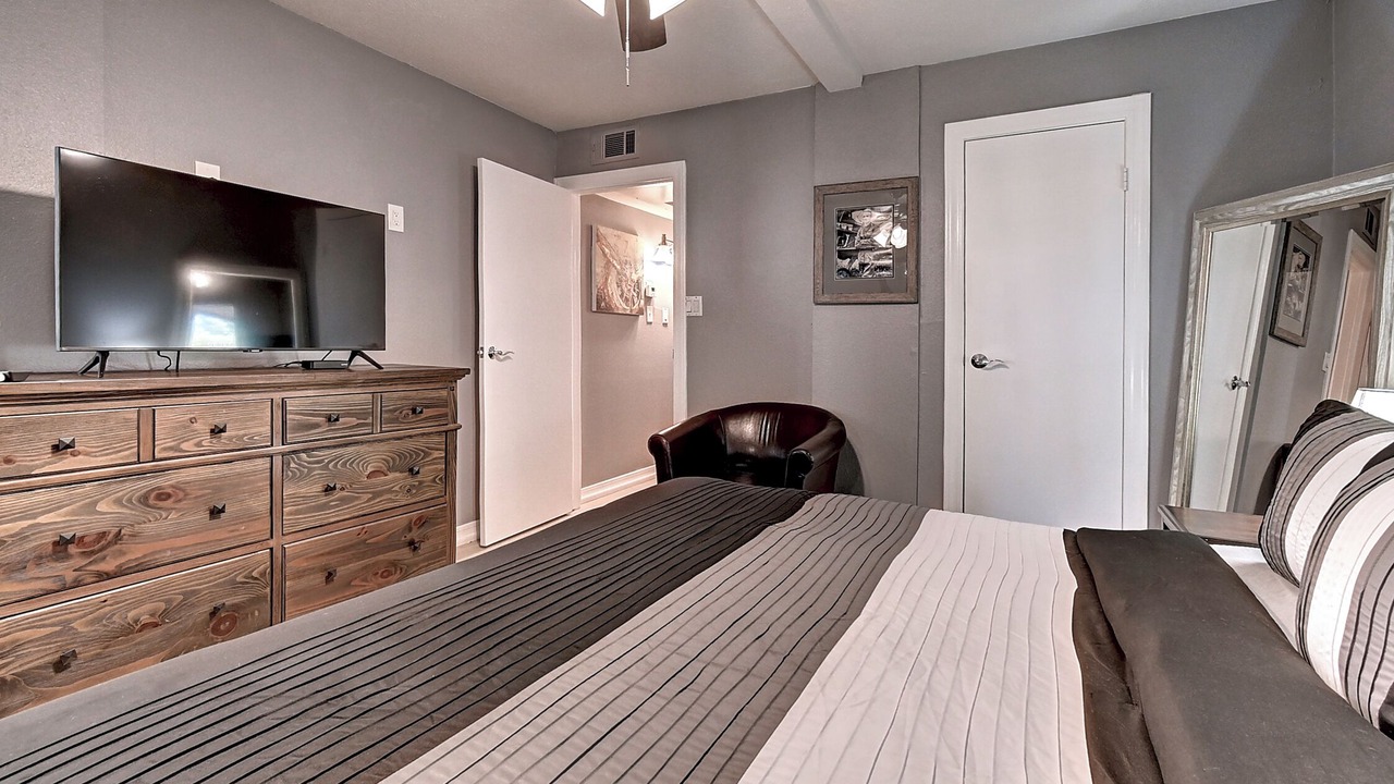 Photo of Bedroom in Entertainment District