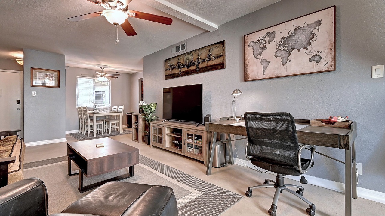 Photo of Livingroom in Entertainment District
