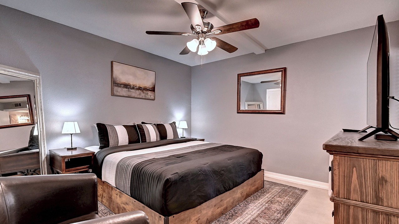 Photo of Bedroom in Entertainment District