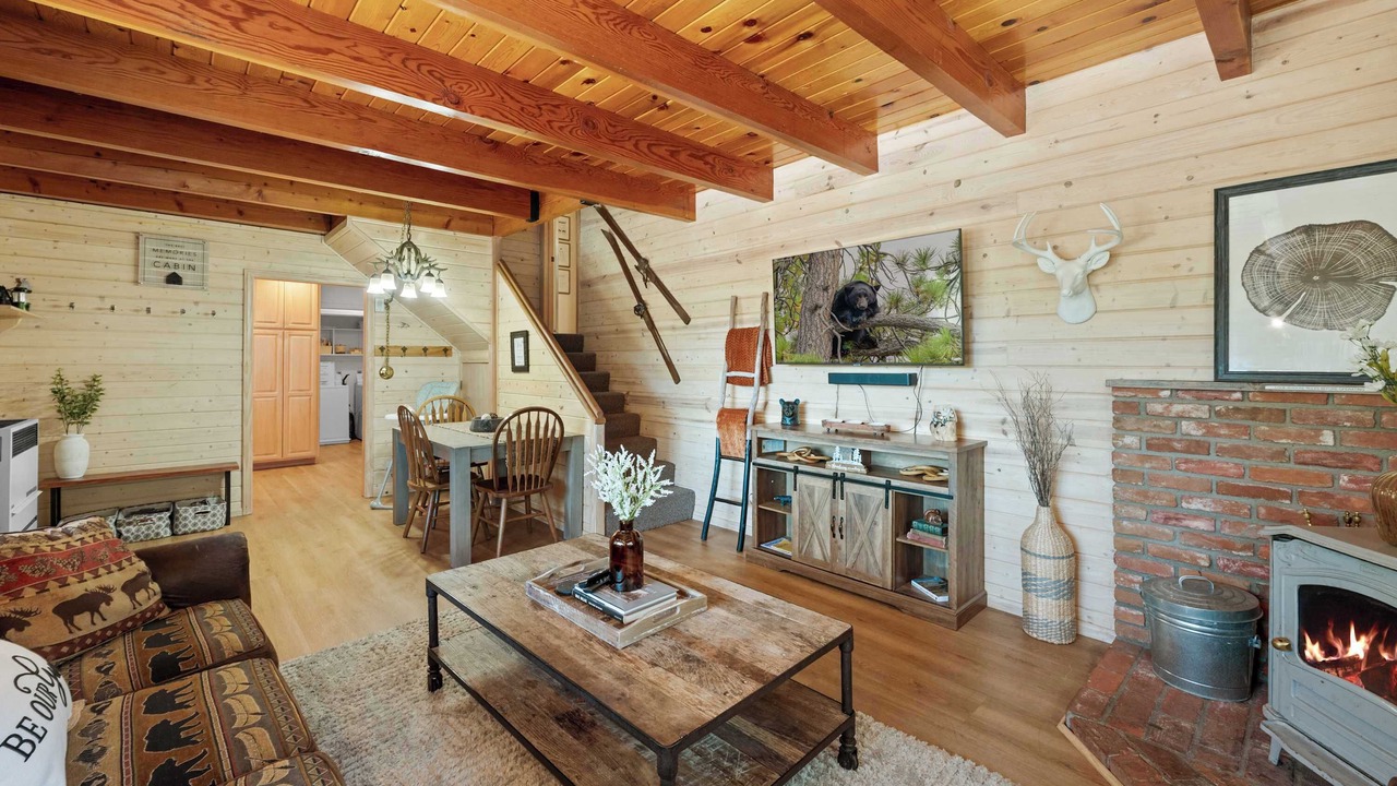 Photo of Livingroom in Fawnskin