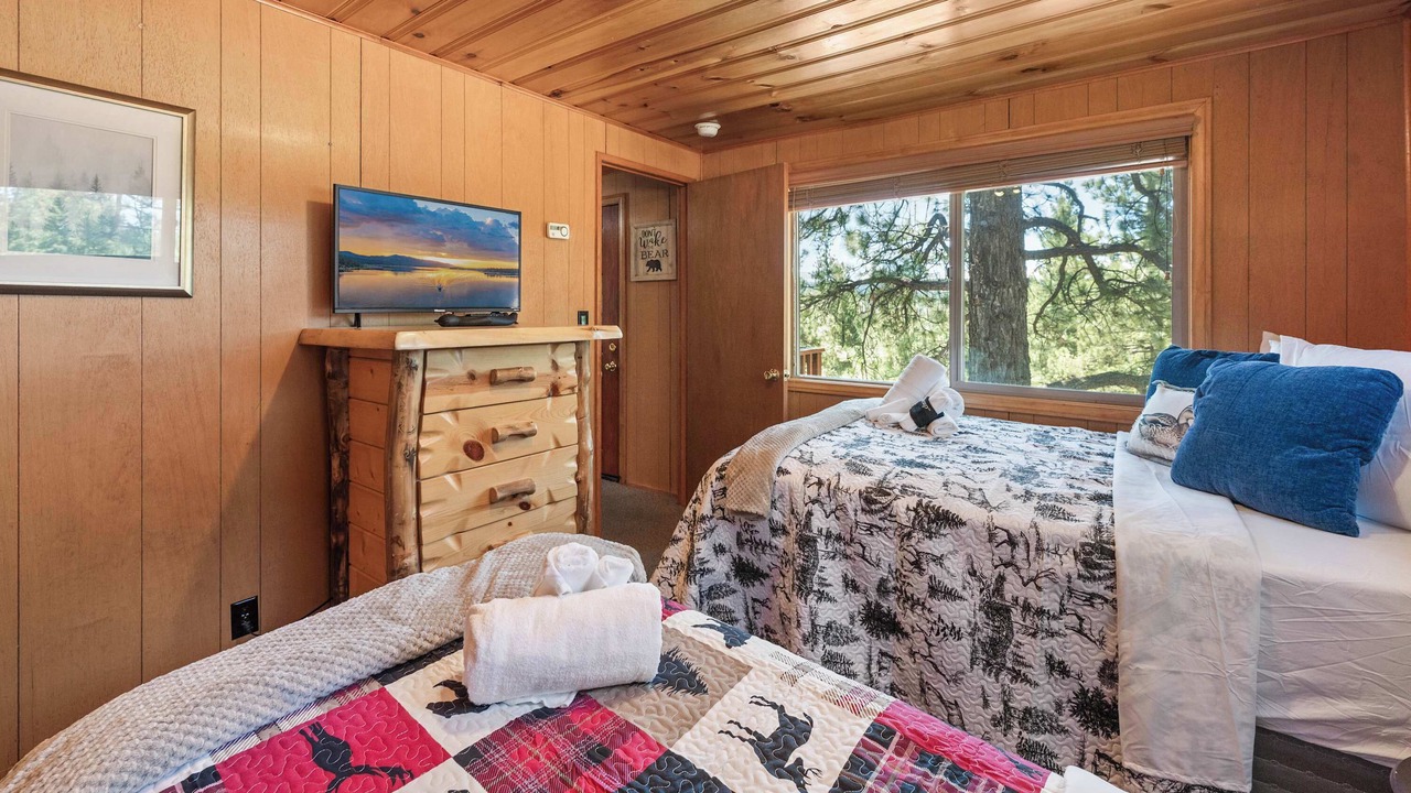 Photo of Bedroom in Fawnskin