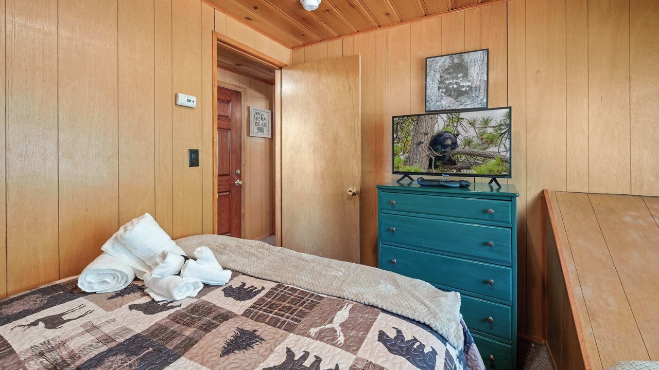 Photo of Bedroom in Fawnskin