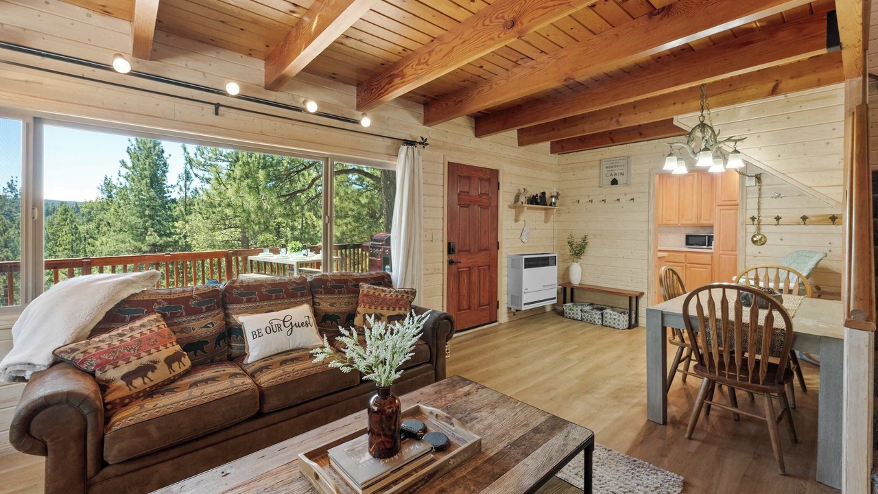 Photo of Livingroom in Fawnskin