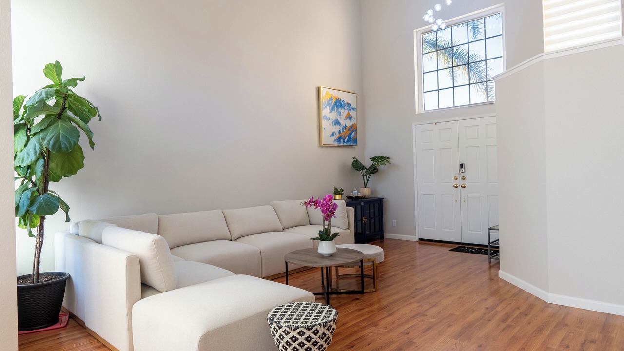 Photo of Livingroom in Torrey Highlands