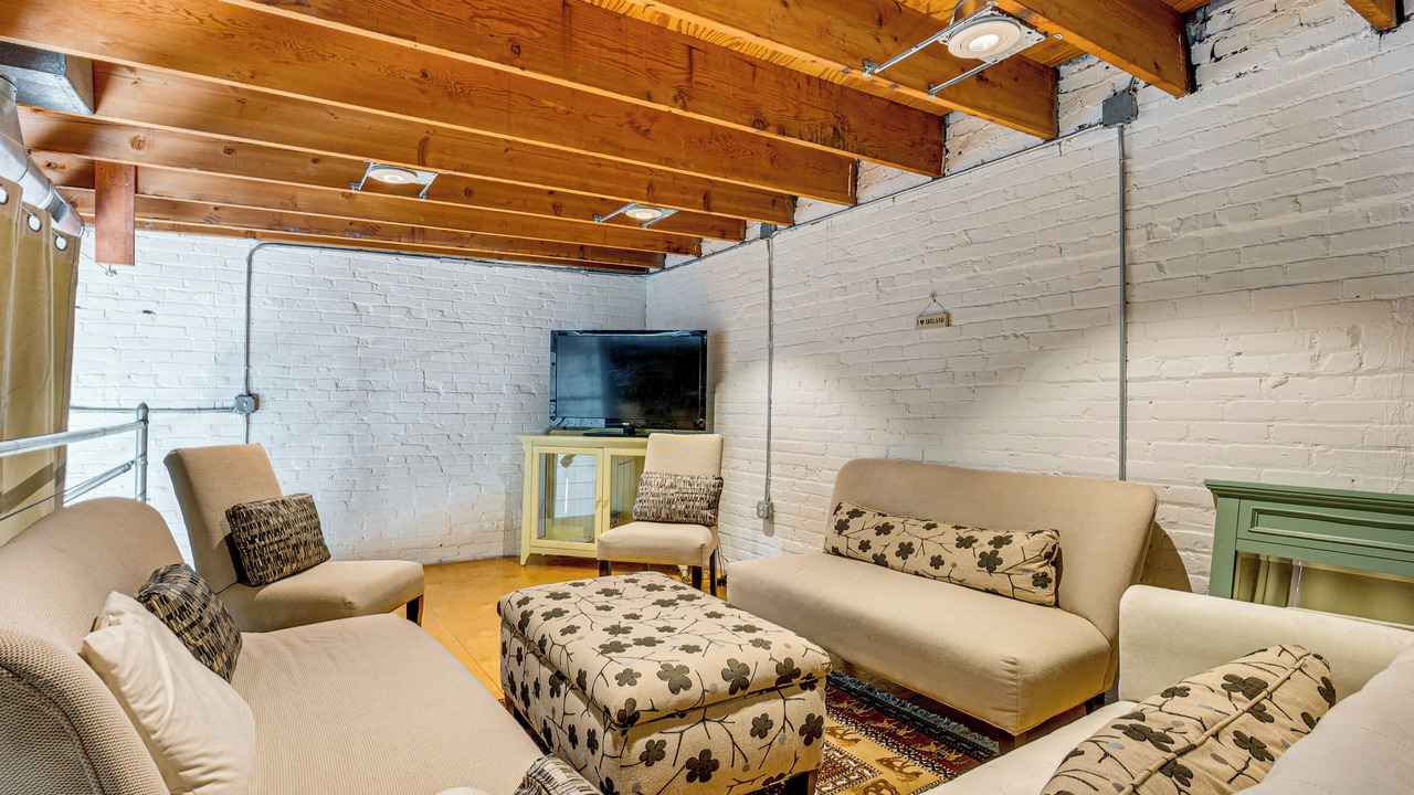 Photo of Livingroom in Downtown Toledo