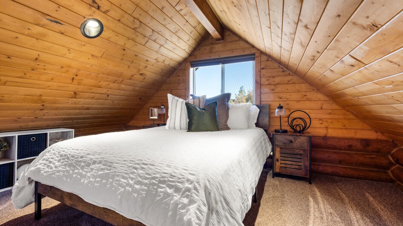 Photo of Bedroom in Alton