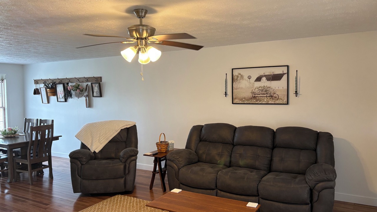 Photo of Livingroom in Bidwell