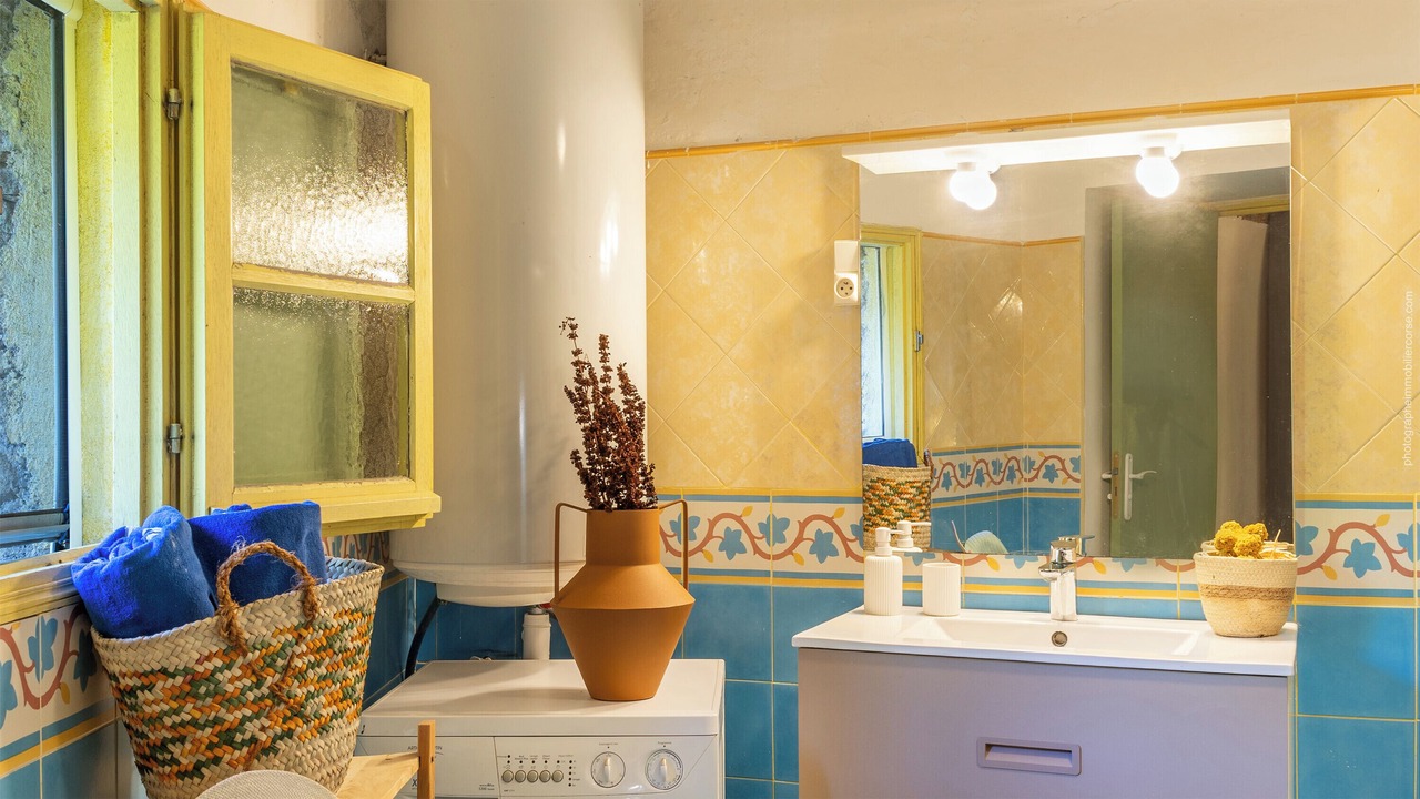 Photo of Bathroom in Ville-di-Paraso