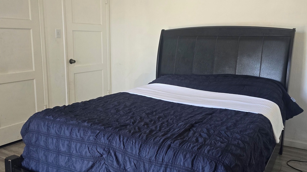 Photo of Bedroom in Oleander - Sunset