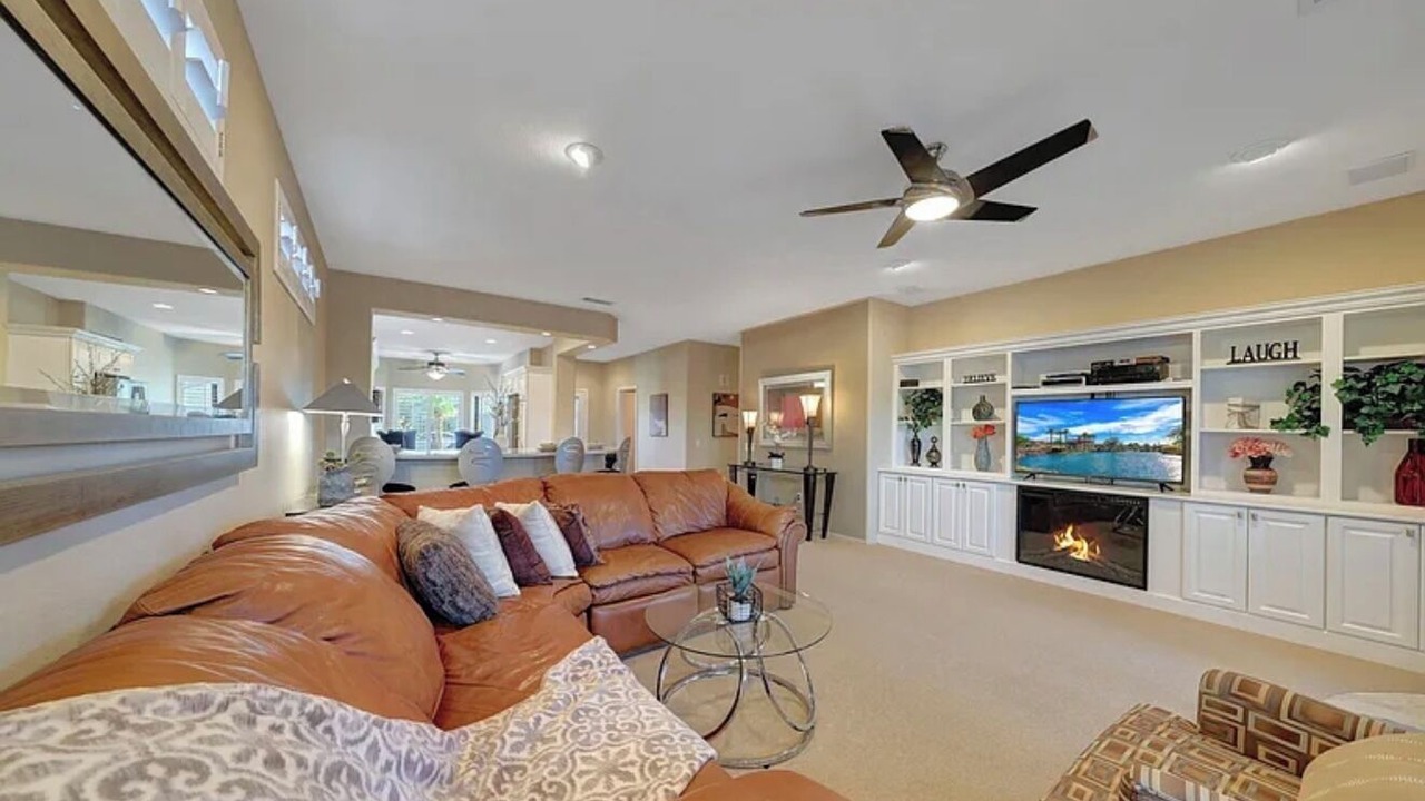 Photo of Livingroom in Surprise
