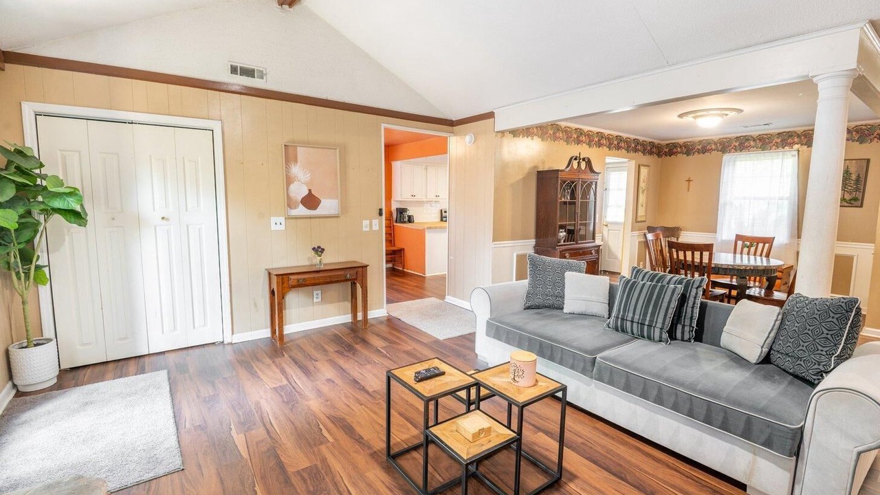 Photo of Livingroom in Ladson