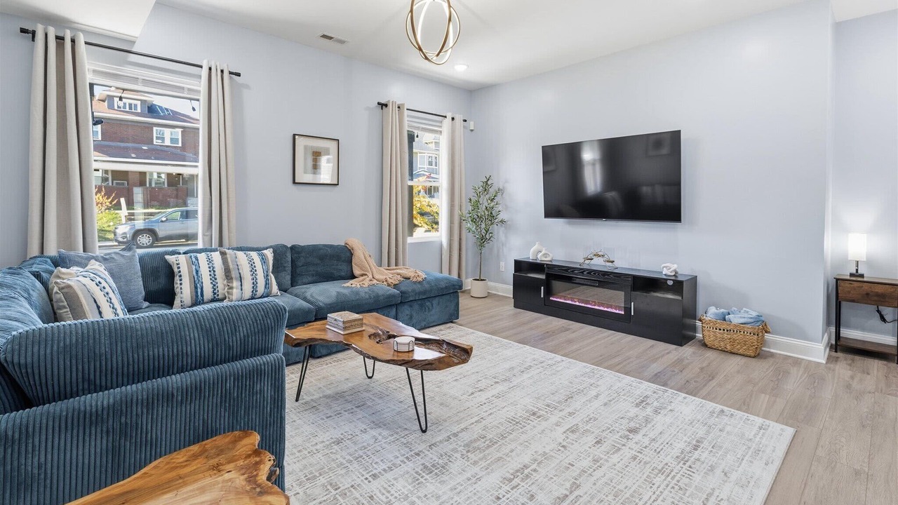 Photo of Livingroom in Mapleton/Fall Creek