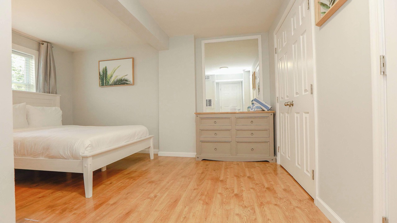 Photo of Bedroom in Willoughby Spit