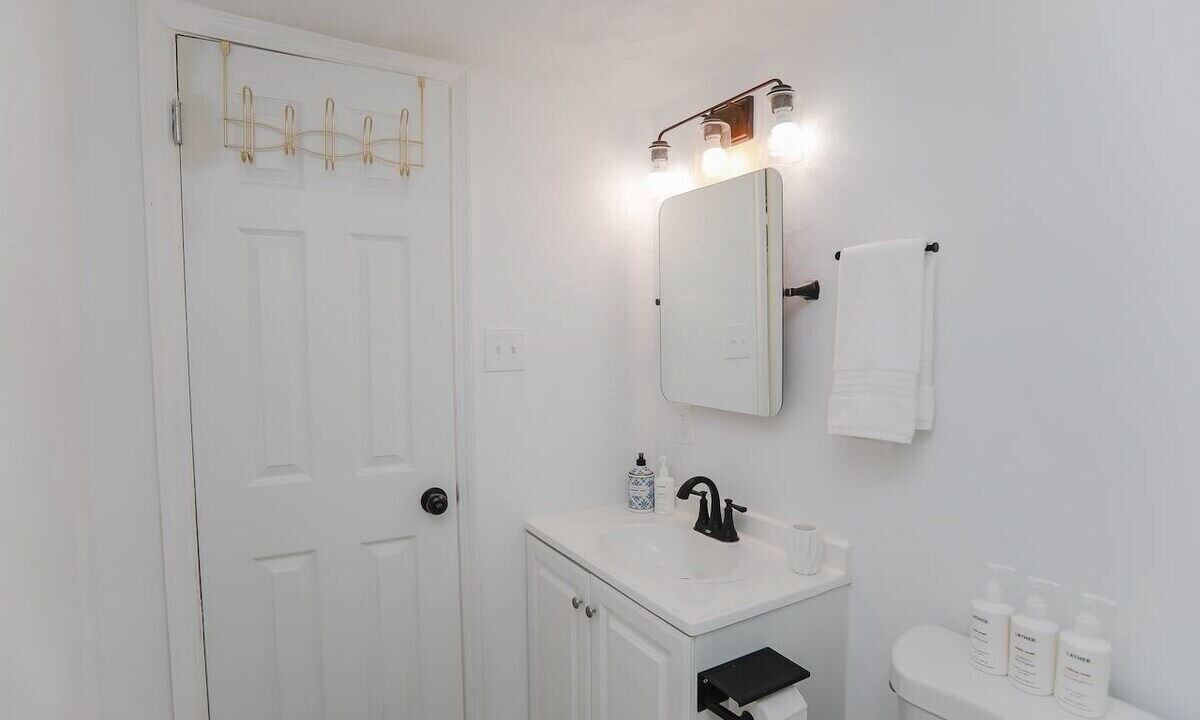 Photo of Bathroom in Willoughby Spit