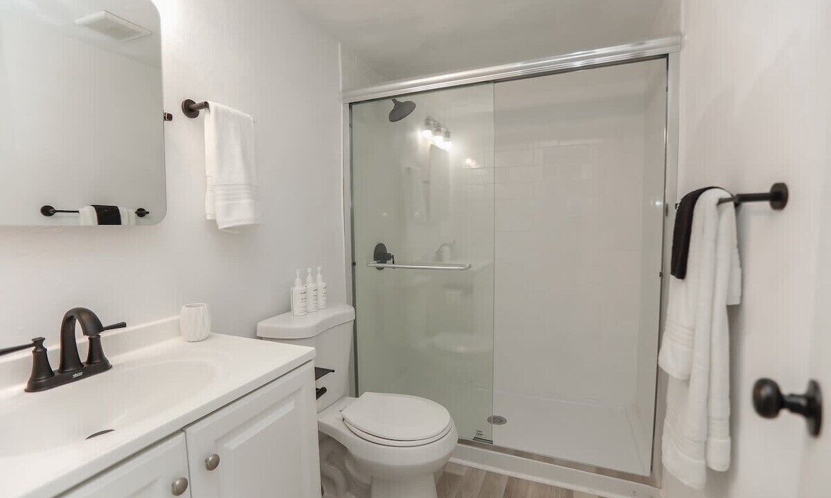Photo of Bathroom in Willoughby Spit