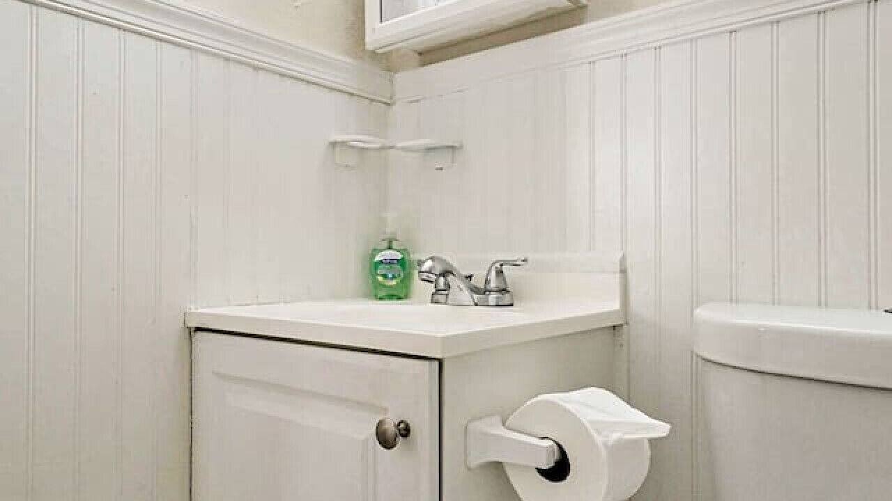 Photo of Bathroom in Willoughby Spit