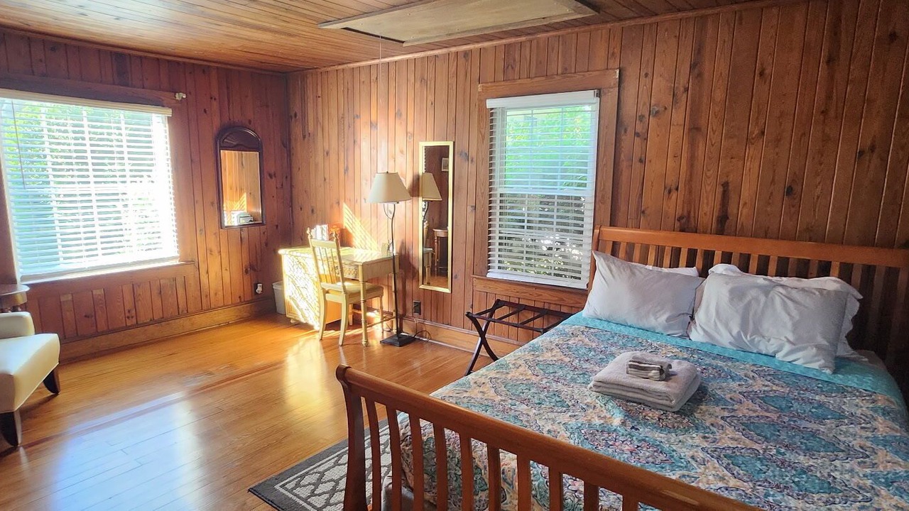 Photo of Bedroom in Clinton