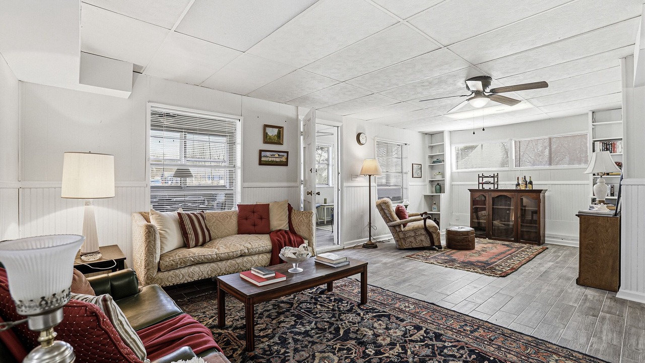 Photo of Livingroom in Colonial Beach