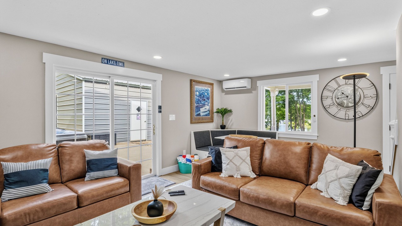 Photo of Livingroom in Crittenden
