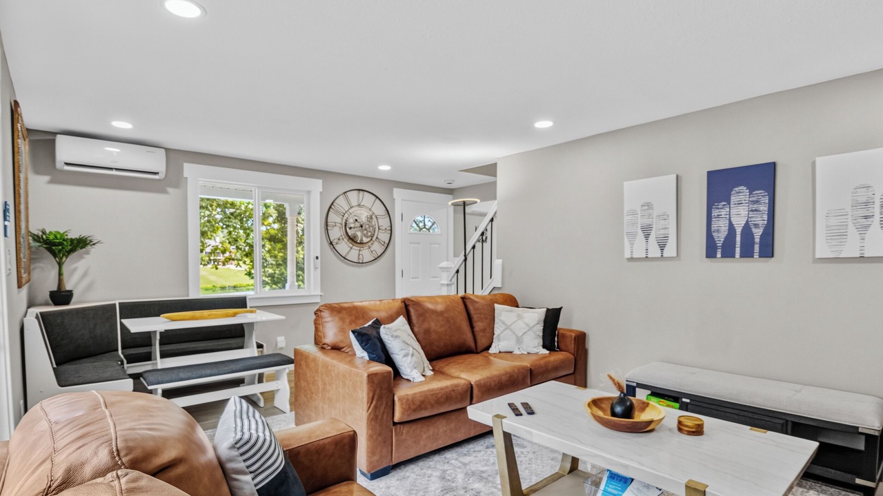 Photo of Livingroom in Crittenden