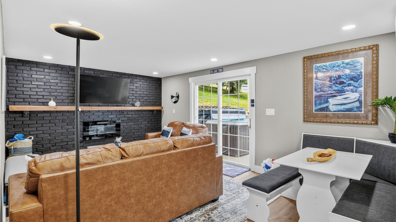 Photo of Livingroom in Crittenden