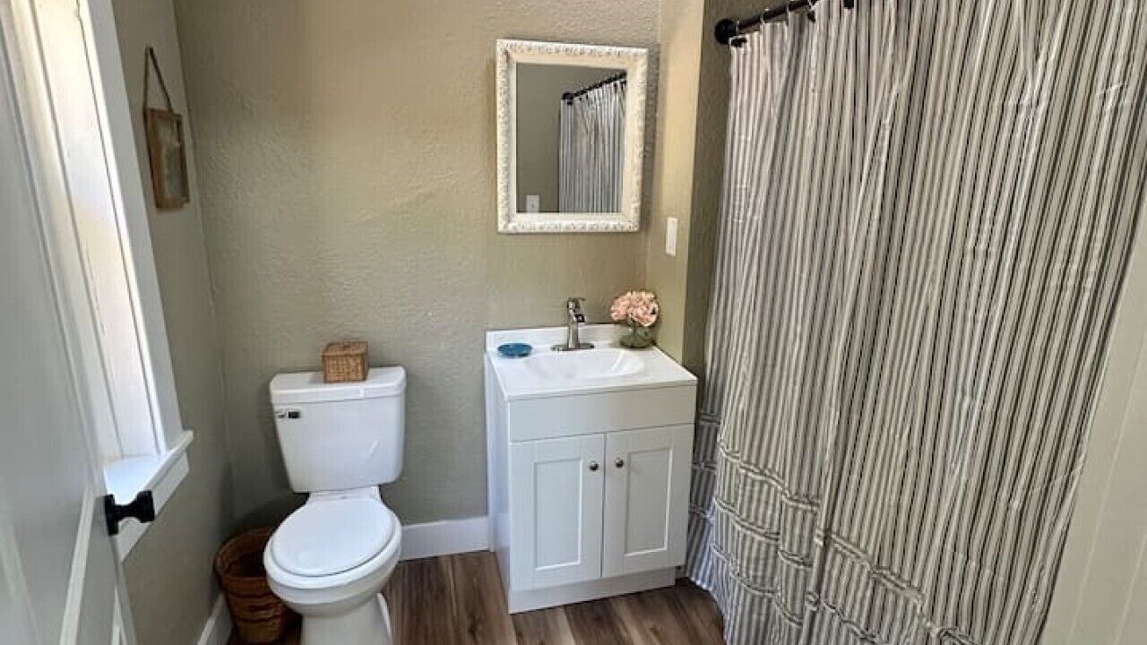 Photo of Bathroom in Globe