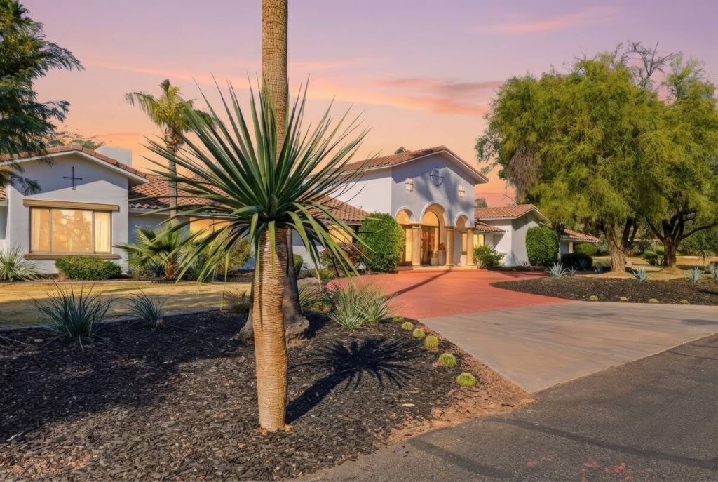Photo of Outdoor in Paradise Valley Village