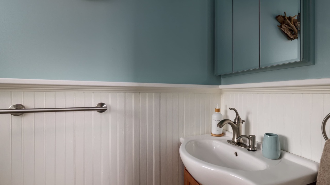 Photo of Bathroom in Colonial Beach