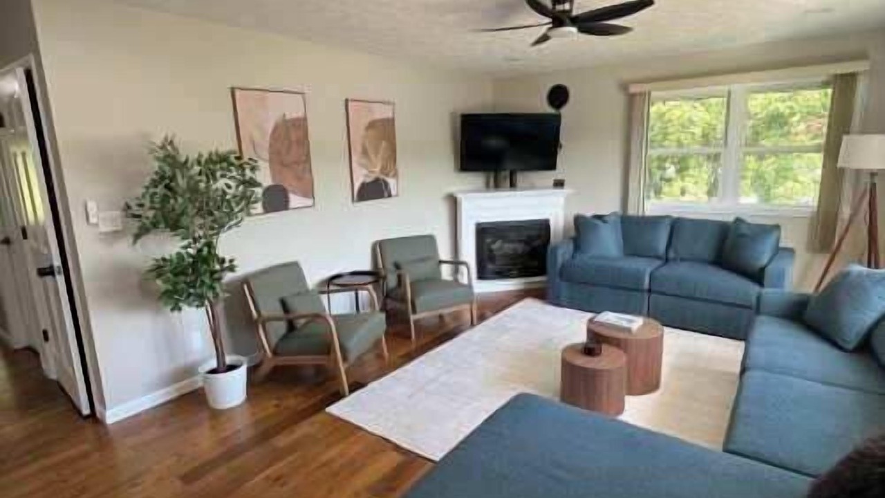 Photo of Livingroom in Waverly