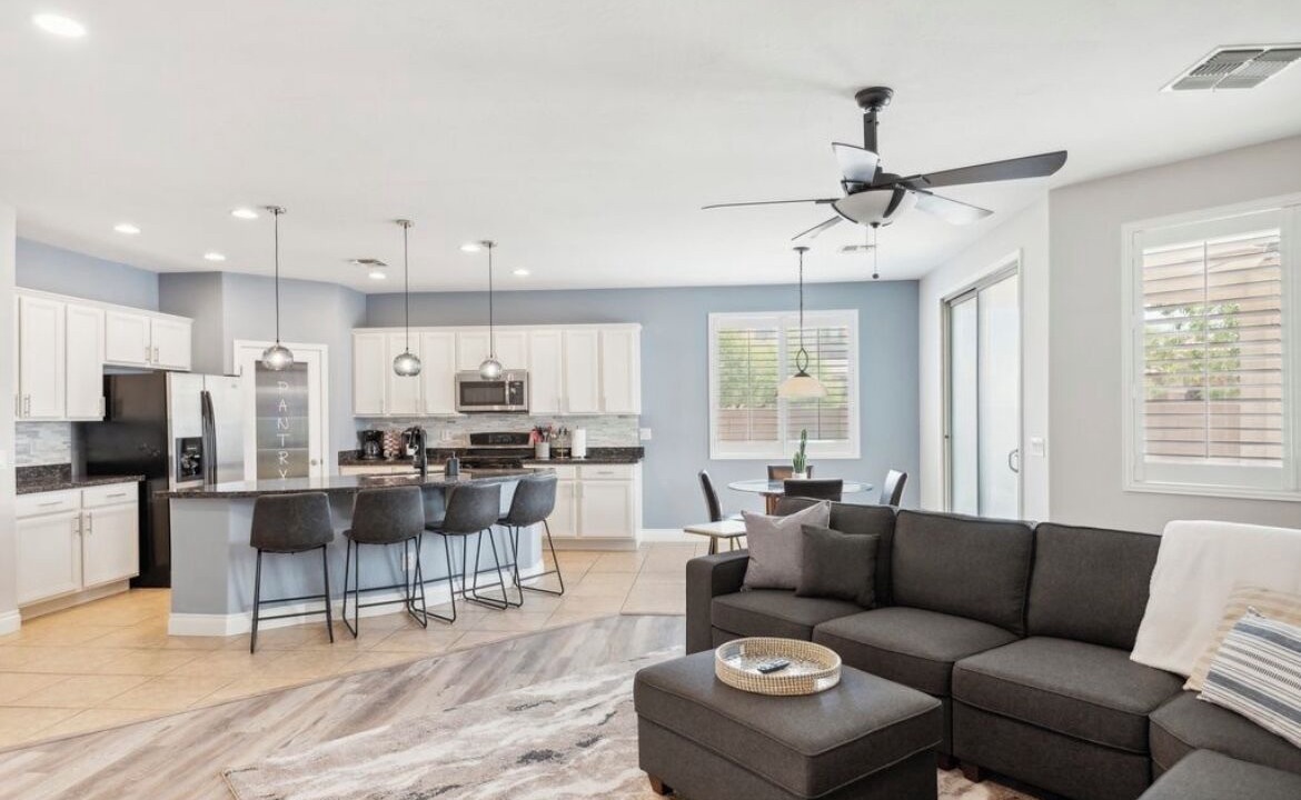 Photo of Livingroom in Canyon Trails